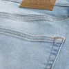 Ljus tvättade atletiska skinny jeans