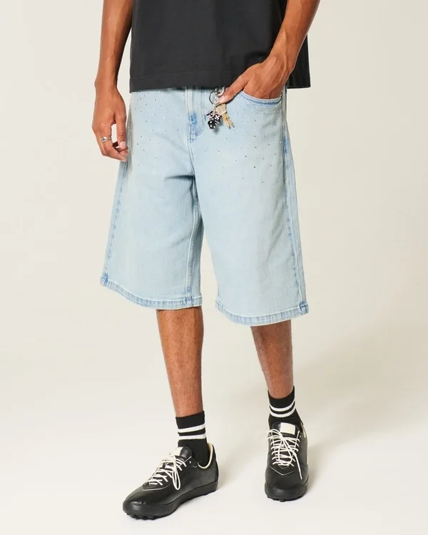 Ljus tvättade, dekorerade superbaggy jeansshorts Ljus tvättade, dekorerade superbaggy jeansshorts