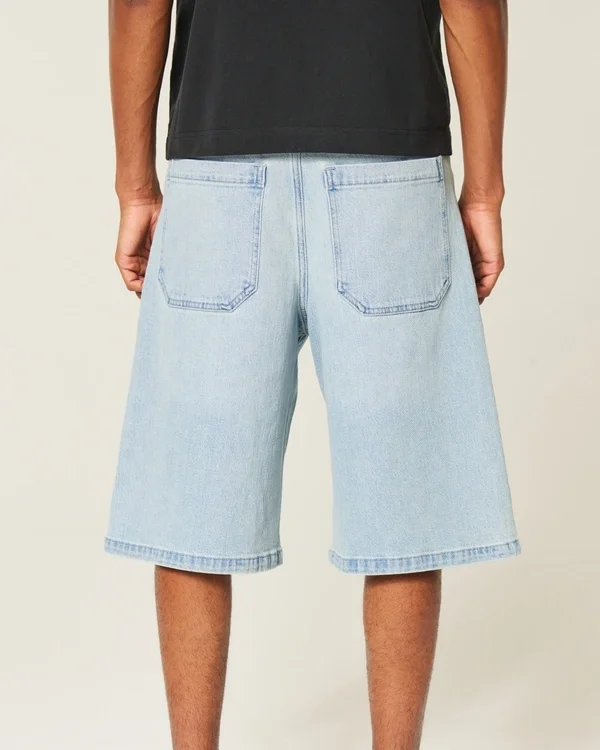 Ljus tvättade, dekorerade superbaggy jeansshorts Ljus tvättade, dekorerade superbaggy jeansshorts