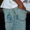Ljusblå broderade tärningsskaterbaggyjeans Ljusblå broderade tärningsskaterbaggyjeans