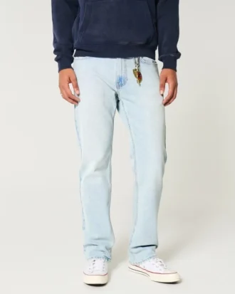 Ljusblå raka jeans