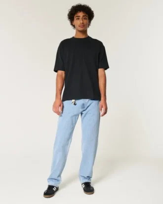 Ljusblåda, lösa jeans