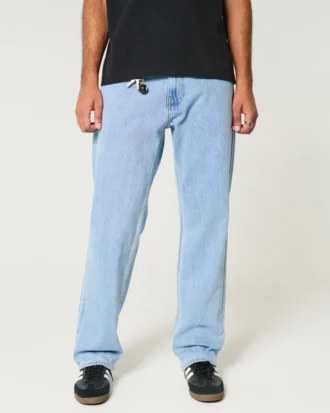 Ljusblåda, lösa jeans