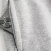Lösa fleeceshorts som slutar vid mitten av låret