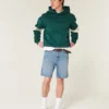 Lösa jeansshorts ovanför knäet Lösa jeansshorts ovanför knäet
