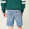 Lösa jeansshorts ovanför knäet Lösa jeansshorts ovanför knäet