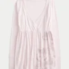 Lätt babydoll-top med långa ärmar och blommönster Lätt babydoll-top med långa ärmar och blommönster