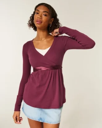 Lätt långärmad babydoll-tröja med omlottfront Lätt långärmad babydoll-tröja med omlottfront