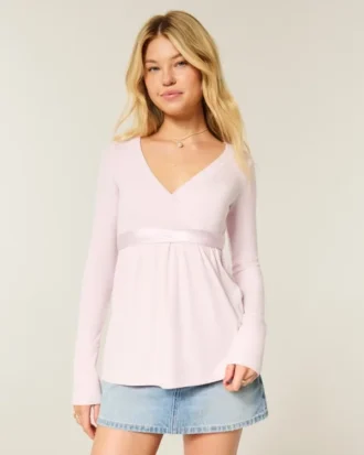 Lätt långärmad babydoll-tröja med omlottfront Lätt långärmad babydoll-tröja med omlottfront