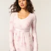 Lätt långärmad babydoll-tröja med omlottfront Lätt långärmad babydoll-tröja med omlottfront