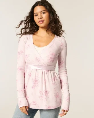 Lätt långärmad babydoll-tröja med omlottfront Lätt långärmad babydoll-tröja med omlottfront