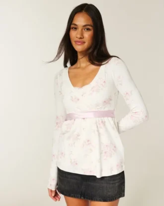 Lätt långärmad babydoll-tröja med omlottfront Lätt långärmad babydoll-tröja med omlottfront