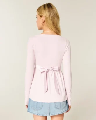 Lätt långärmad babydoll-tröja med omlottfront Lätt långärmad babydoll-tröja med omlottfront