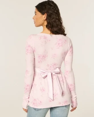 Lätt långärmad babydoll-tröja med omlottfront Lätt långärmad babydoll-tröja med omlottfront