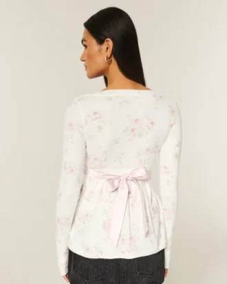 Lätt långärmad babydoll-tröja med omlottfront Lätt långärmad babydoll-tröja med omlottfront