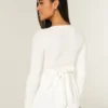 Lätt långärmad babydoll-tröja med omlottfront Lätt långärmad babydoll-tröja med omlottfront