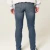 Mediumtvättade atletiska skinny jeans