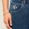 Mediumtvättade baggy jeans med stjärngrafik Mediumtvättade baggy jeans med stjärngrafik