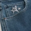 Mediumtvättade baggy jeans med stjärngrafik Mediumtvättade baggy jeans med stjärngrafik