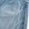 Mediumtvättade baggyjeans med flammig grafik Mediumtvättade baggyjeans med flammig grafik