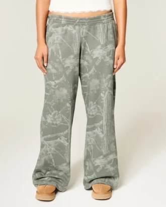 Olivgrön baggy sweatpants med kamouflagemönster