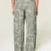 Olivgrön baggy sweatpants med kamouflagemönster Olivgrön baggy sweatpants med kamouflagemönster
