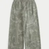 Olivgrön baggy sweatpants med kamouflagemönster Olivgrön baggy sweatpants med kamouflagemönster