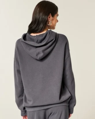 Oversized hoodie med glittrande logotyp