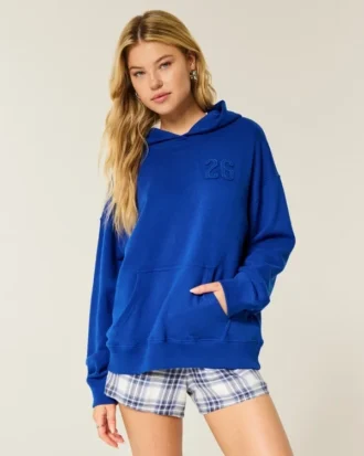 Oversized hoodie med tryck från årskursen ’26