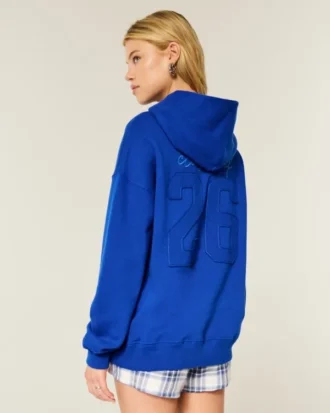 Oversized hoodie med tryck från årskursen ’26