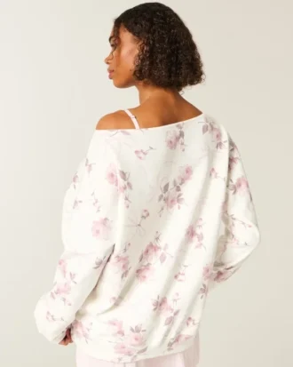 Oversized off-shoulder-tröja med blommigt rosmönster Oversized off-shoulder-tröja med blommigt rosmönster