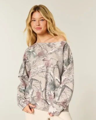 Oversized off-the-shoulder-tröja i kamouflage Oversized off-the-shoulder-tröja i kamouflage