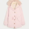 Parkas med fuskpälsfoder Parkas med fuskpälsfoder