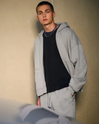 Rektangulär passform Hoodie med dragkedja och nitar