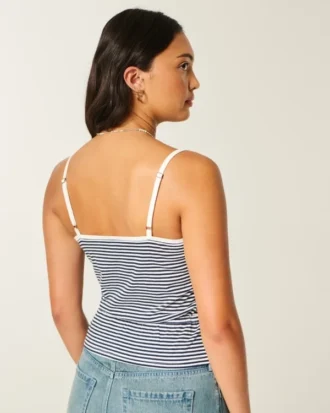 Spetsdetaljerad peplum-top