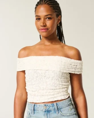 Spetsig off-shoulder-top med vikbar krage