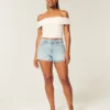 Spetsig off-shoulder-top med vikbar krage Spetsig off-shoulder-top med vikbar krage