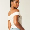 Spetsig off-shoulder-top med vikbar krage Spetsig off-shoulder-top med vikbar krage