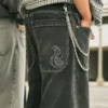 Tvättade svarta baggy jeans med broderad orm Tvättade svarta baggy jeans med broderad orm