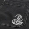 Tvättade svarta baggy jeans med ormmotiv Tvättade svarta baggy jeans med ormmotiv