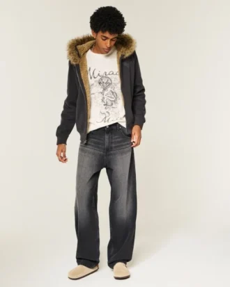 Tvättade svarta baggy jeans med tryck