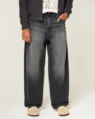 Tvättade svarta baggy jeans med tryck