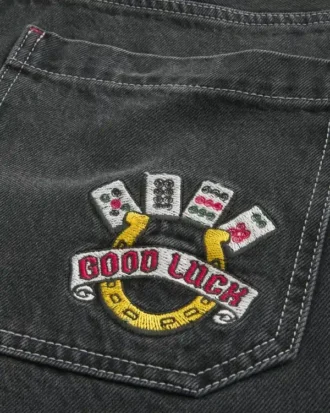Tvättade svarta Good Luck-broderade skaterbaggyjeans