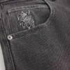 Tvättade svarta skaterjeans med joker-motiv Tvättade svarta skaterjeans med joker-motiv