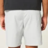 Twill-shorts som slutar ovanför knäet Twill-shorts som slutar ovanför knäet