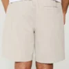 Twill-shorts som slutar ovanför knäet
