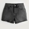 Ultra högmidjade blekta svarta momshorts i denim