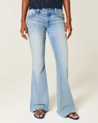 Ultra låg midja, slitna, ljus tvättade jeans med paljetter