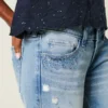 Ultra låg midja, slitna, ljus tvättade jeans med paljetter Ultra låg midja, slitna, ljus tvättade jeans med paljetter