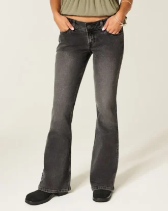 Ultra låg midja, tvättade svarta flare-jeans